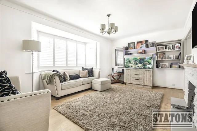 Photo 2 — Willow End, Totteridge, N20 8EP