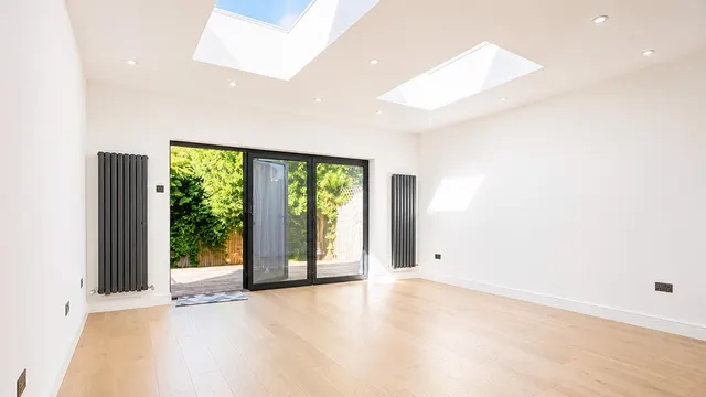 Chase Side Avenue, London, SW20, photo 3