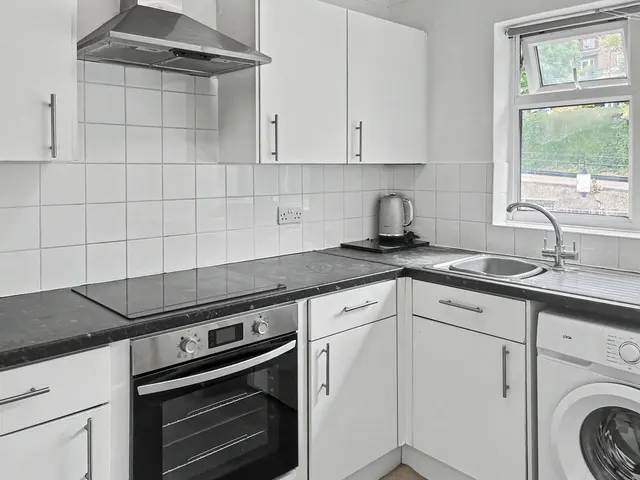 Photo 2 — Carrington Road, High Wycombe HP12 3JF