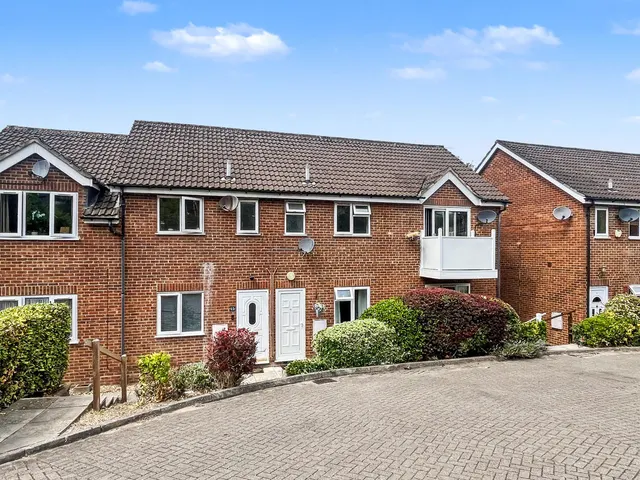 Carrington Road, High Wycombe HP12 3JF, photo 1
