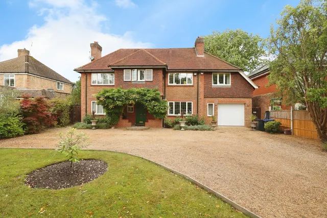 Dukes Wood Drive, Gerrards Cross, SL9, photo 1