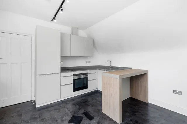 St. Gabriels Road, London, NW2, photo 2