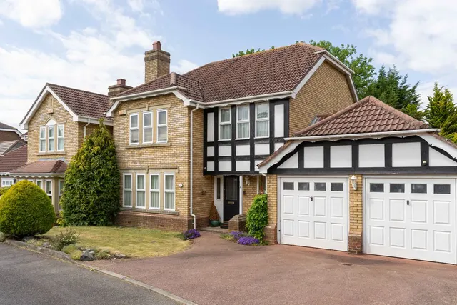 Sovereign Close, Purley CR8 2JT, photo 1