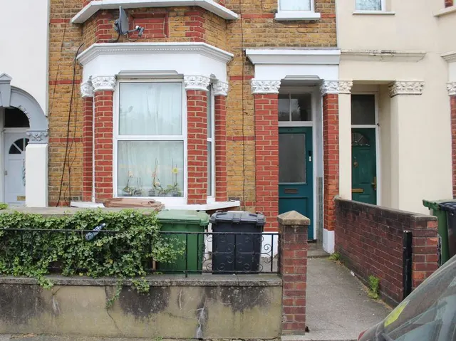 Photo 3 — 39 Lincoln Street, London E11 4PZ