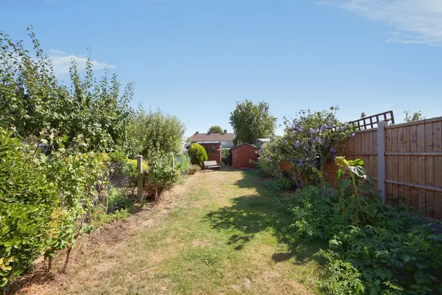 Photo 3 — Benhurst Avenue, Hornchurch, RM12