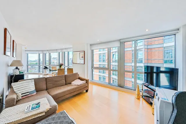 Fairmont Avenue, London, E14, photo 3