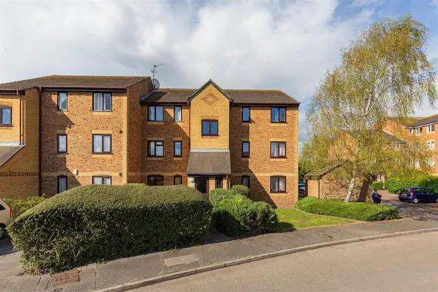 Burket Close, Norwood Green, photo 1