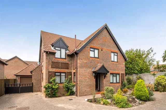 Schooner Way, Warsash, photo 1