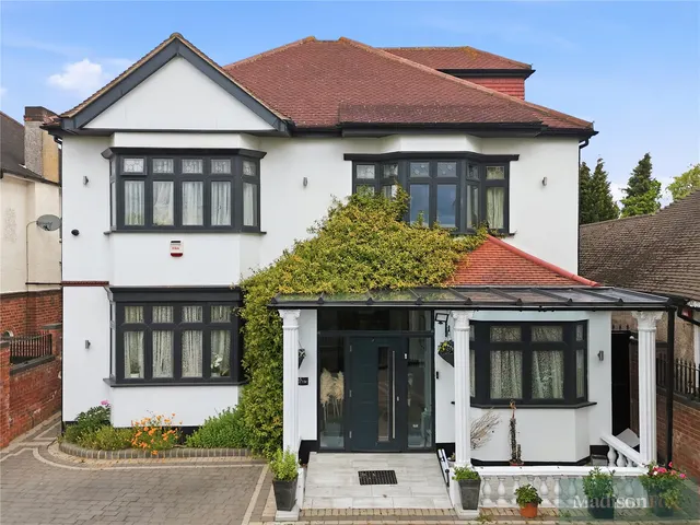 Manor Road, Chigwell, IG7, photo 2