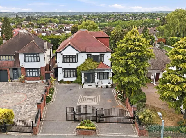 Manor Road, Chigwell, IG7, photo 1