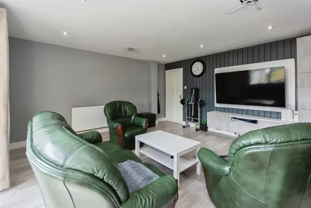 Vale Close, Birmingham, B32, photo 2