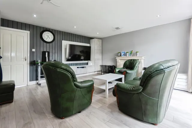 Vale Close, Birmingham, B32, photo 3