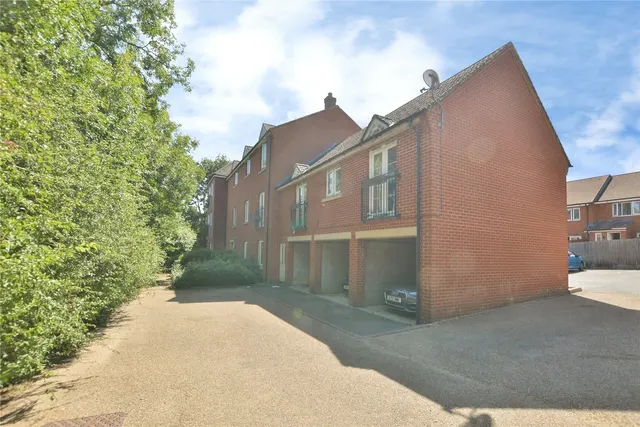 Grenadier Way, Ashford, TN23, photo 2