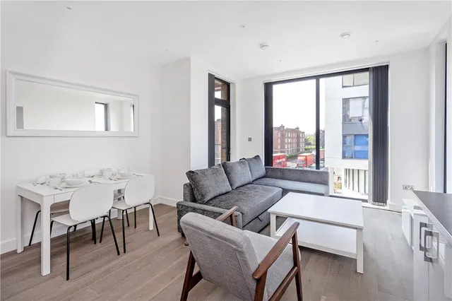 Milner Road, London, SW19, photo 2