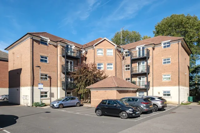 Coppetts Road, London, N10, photo 1