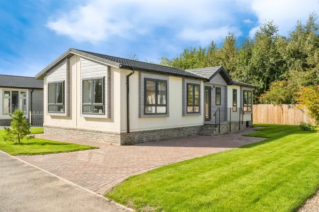 Sandtoft Road, Belton, Doncaster, photo 1