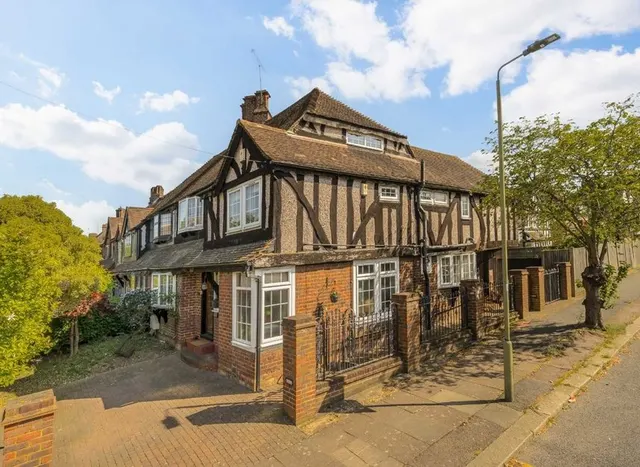 Colindeep Lane, Colindale, NW9, photo 1