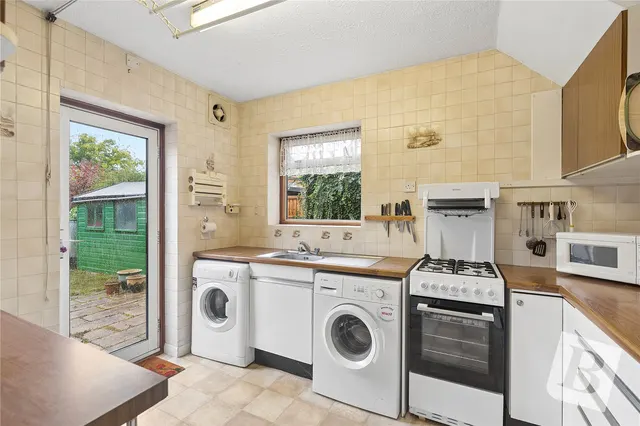 Chafford Gardens, West Horndon, CM13, photo 3