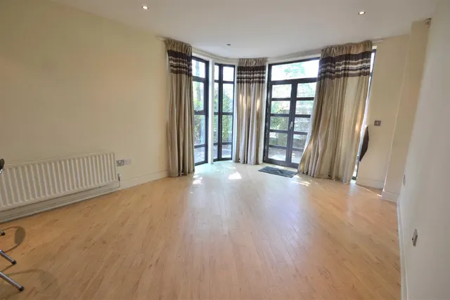 Photo 2 — Mayfair Gardens, 64 Bury New Roads, Whitefields, Manchester, M45 7EL