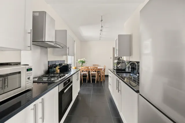 Photo 2 — Grosvenor Road, Hanwell, W7 1HJ