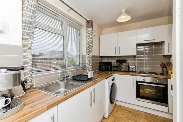 Downland Place, Crawley, RH11, photo 2