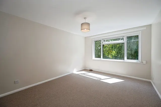 Westfield Avenue, Hayling Island, PO11, photo 3