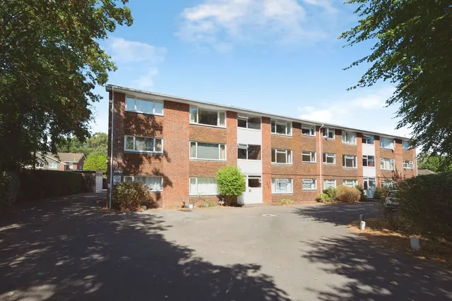 Westfield Avenue, Hayling Island, PO11, photo 1