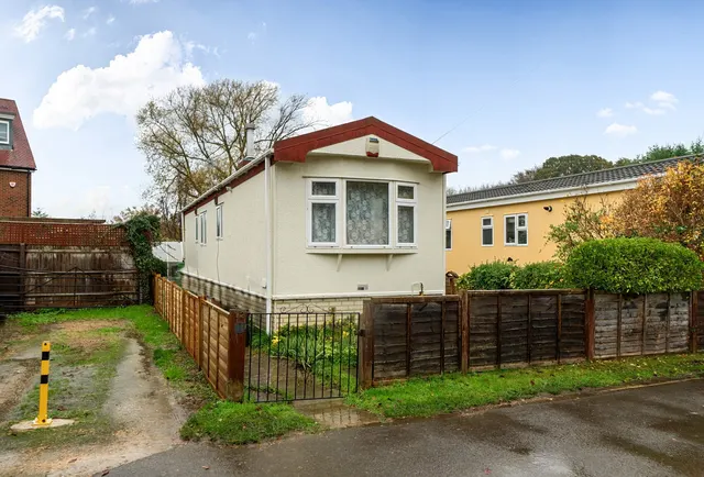 Bayswater Farm Road, Oxfordshire, Headington, OX3 8BY, photo 1