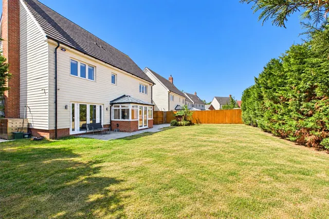 Lakeview Lane, Mytchett, GU16, photo 2