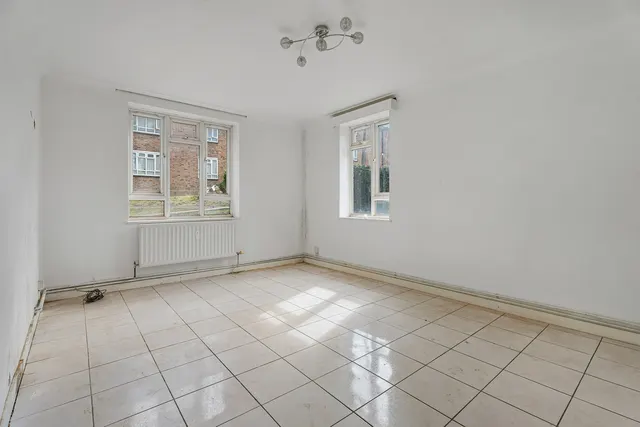 Hopton Road, London, SW16, photo 2