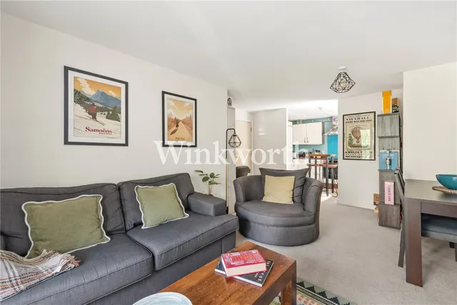 Photo 2 — Princes Close, London, N4