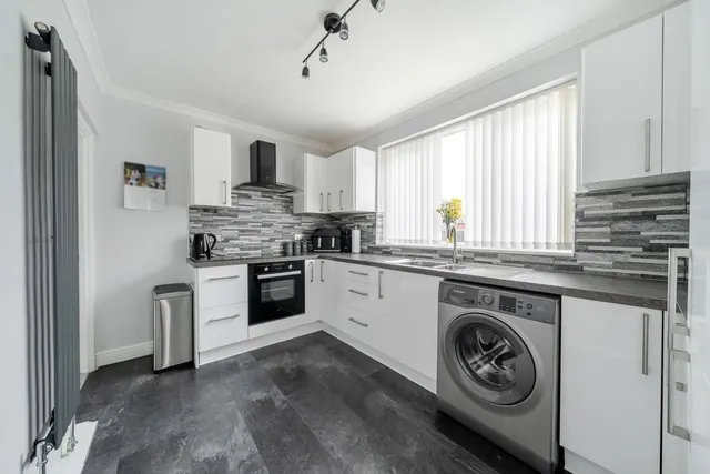 Park Drive, Campsall, DN6, photo 1