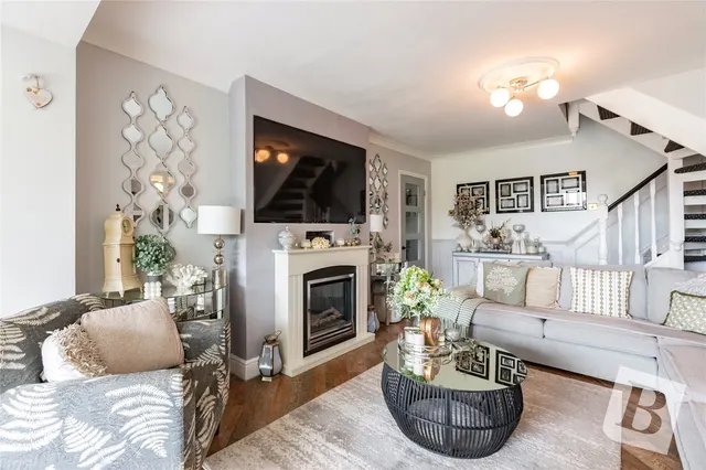 Photo 2 — Canterbury Avenue, Upminster, RM14