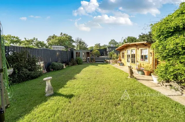 School Hill, North Marston, MK18, photo 2