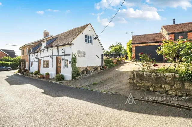 School Hill, North Marston, MK18, photo 1