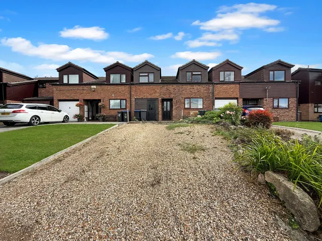 4 bedroom house — Castle View, Westbury, BA13