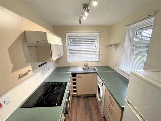 Photo 3 — Cherry Tree Close, Wilmslow, Cheshire, SK9 2QF