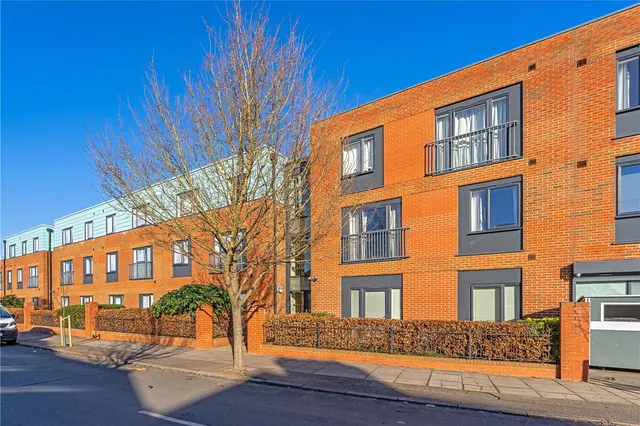 Dean Road, Hampton, Middlesex, TW12 1BF, photo 1