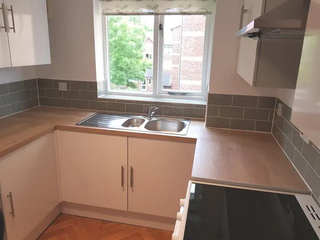 Photo 3 — Greenslade Road, Barking