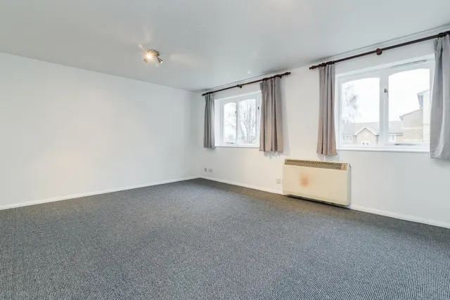 Photo 2 — Greenslade Road, Barking