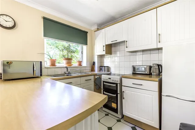 Church Road, Addlestone, KT15, photo 2
