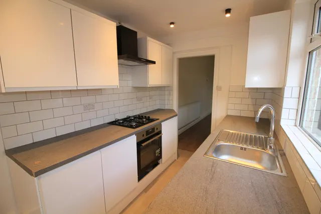 Broomhill Road, Nottingham, NG6, photo 3