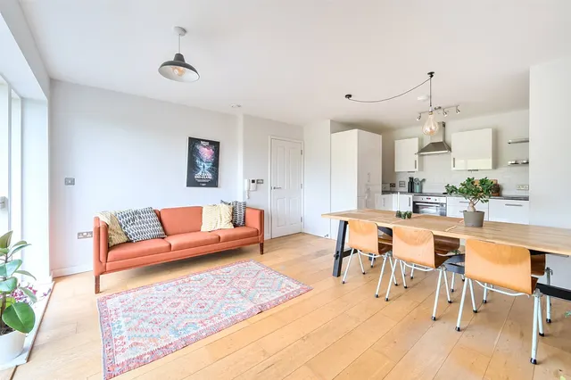 Photo 2 — Glengall Road, SE15