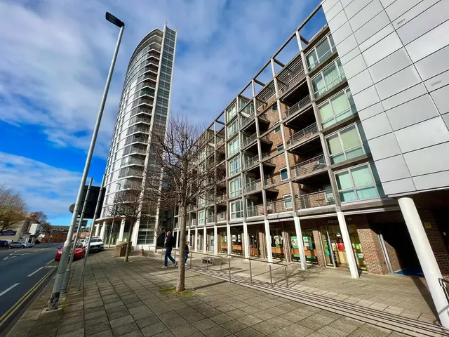 Queen Street, PO1, photo 1