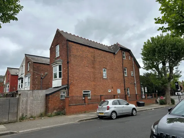 Photo 2 — Walm Lane, Willesden Green, NW2 4QE