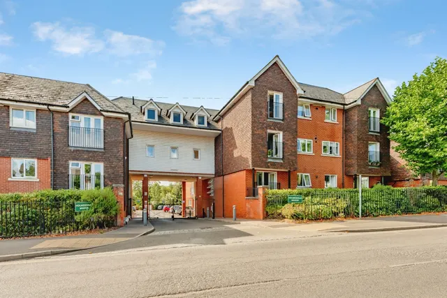 Ladbroke Road, Redhill, RH1, photo 1