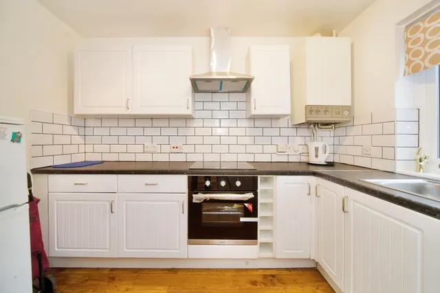 Avenue Road, London, N12, photo 1