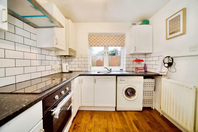 Avenue Road, London, N12, photo 2