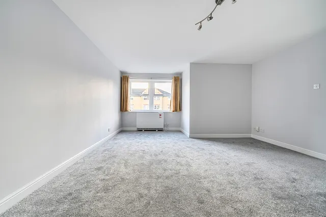 Photo 3 — Kirkland Drive, Enfield
