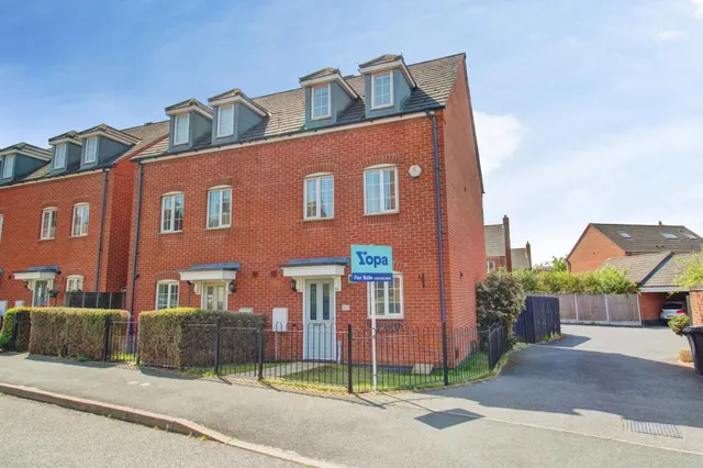 Deykin Road, Lichfield, WS13, photo 1